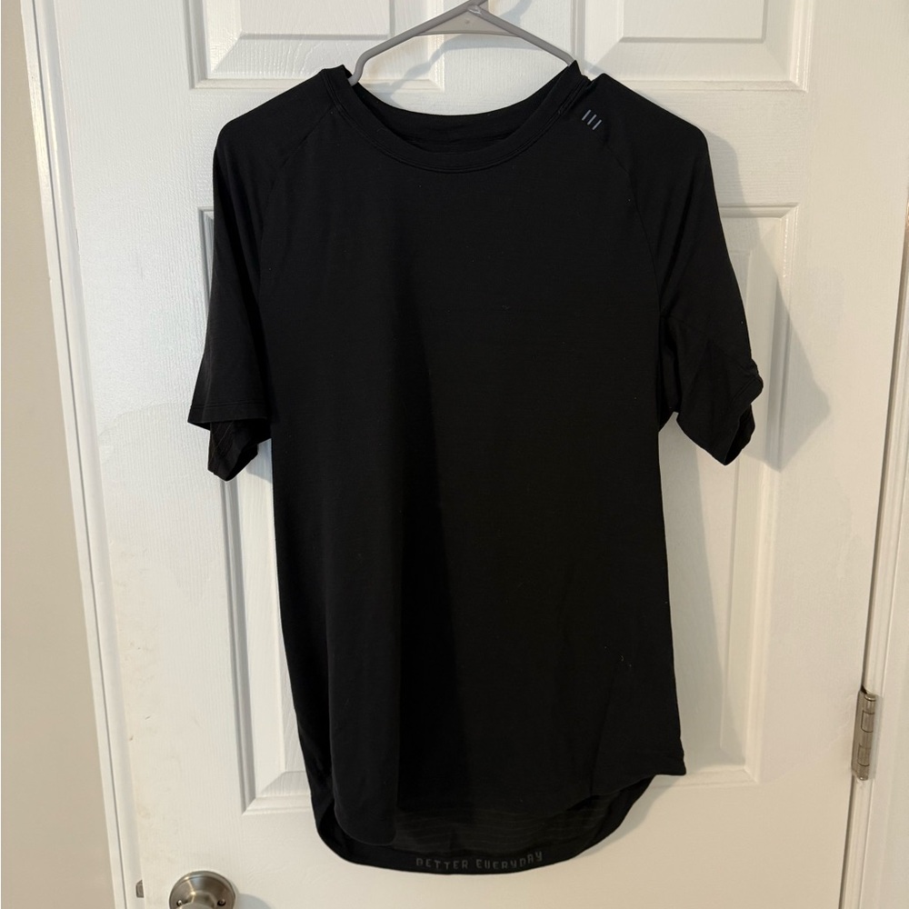 Lululemon license to train tee